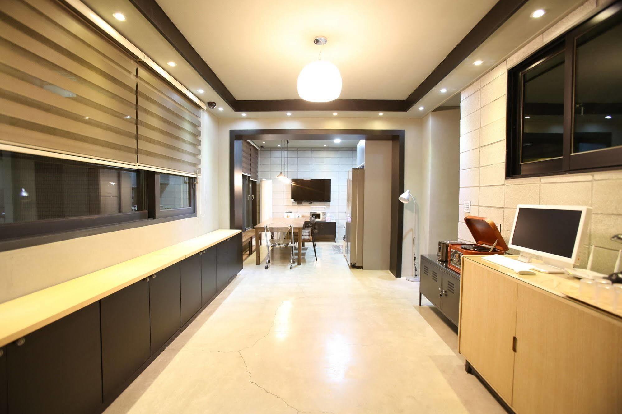 24 Guesthouse Garosugil - Gangnam Seoul Exteriör bild